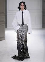 ヴァレンティノ 2023-24年秋冬ズコレクション、“ブラックタイ”を再定義｜写真104