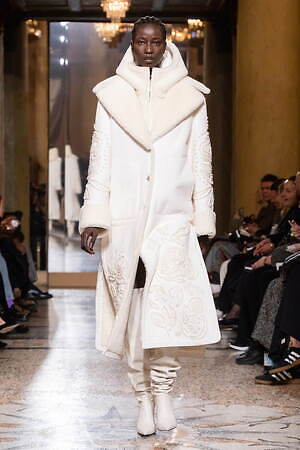 エルマンノ シェルヴィーノ(ERMANNO SCERVINO) 2023-24年秋冬ウィメンズコレクション  - 写真2