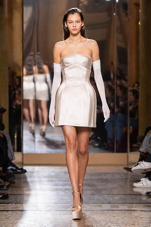 エルマンノ シェルヴィーノ(ERMANNO SCERVINO) 2023-24年秋冬ウィメンズコレクション  - 写真11