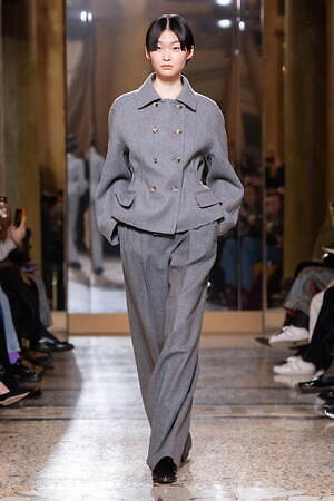 エルマンノ シェルヴィーノ(ERMANNO SCERVINO) 2023-24年秋冬ウィメンズコレクション  - 写真16