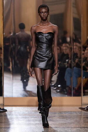 エルマンノ シェルヴィーノ(ERMANNO SCERVINO) 2023-24年秋冬ウィメンズコレクション  - 写真44