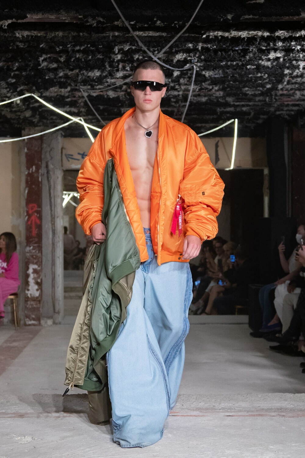 ヴェトモン(VETEMENTS) 2023年春夏ウィメンズ&メンズコレクション  - 写真20