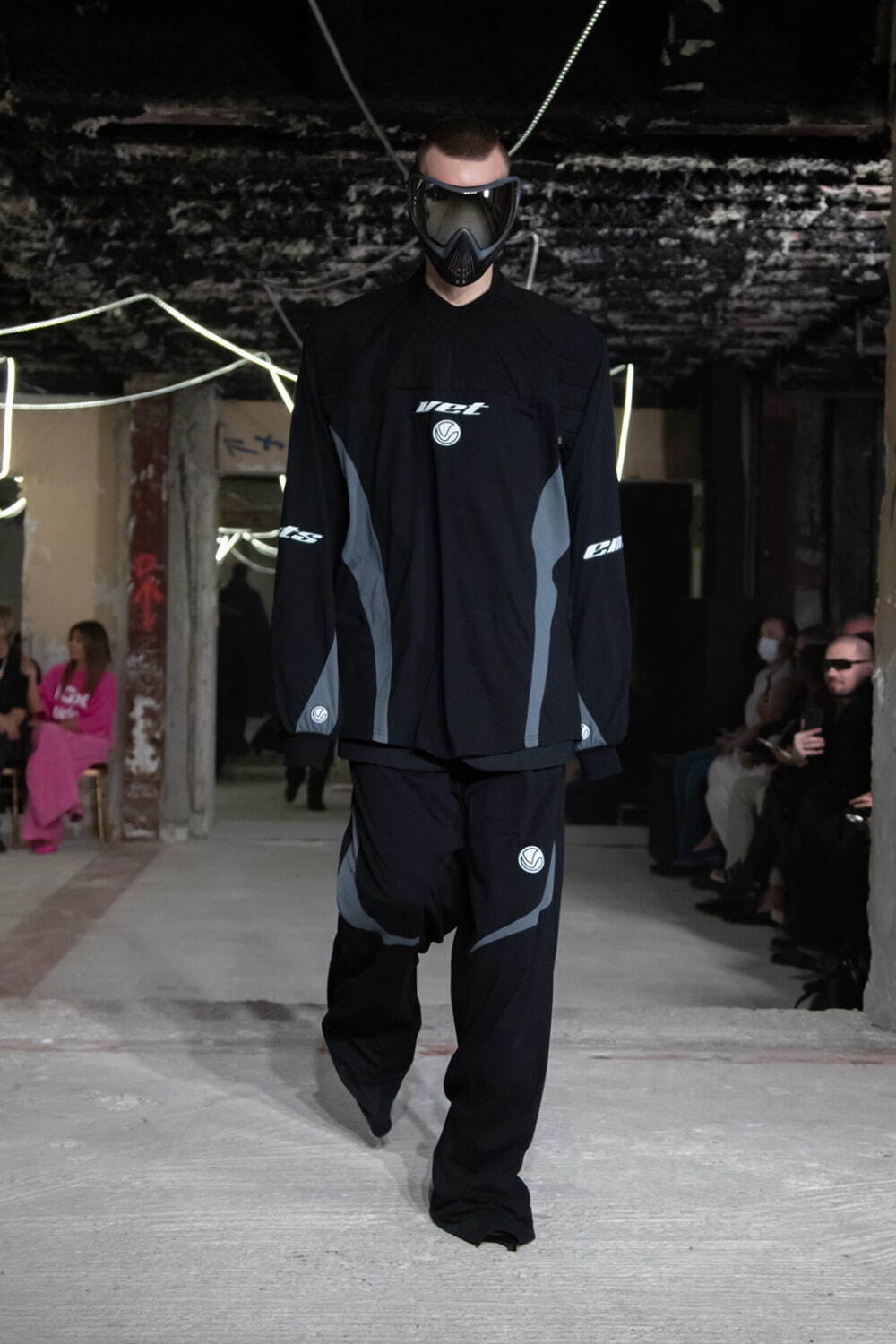 ヴェトモン(VETEMENTS) 2023年春夏ウィメンズ&メンズコレクション  - 写真37