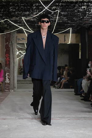 ヴェトモン(VETEMENTS) 2023年春夏ウィメンズ&メンズコレクション  - 写真41