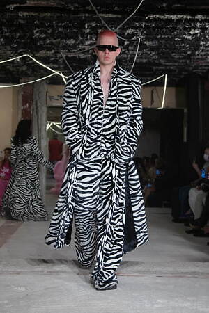 ヴェトモン(VETEMENTS) 2023年春夏ウィメンズ&メンズコレクション  - 写真44