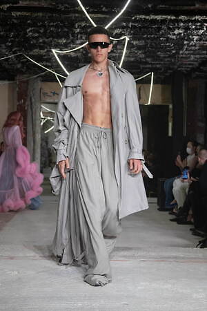 ヴェトモン(VETEMENTS) 2023年春夏ウィメンズ&メンズコレクション  - 写真47