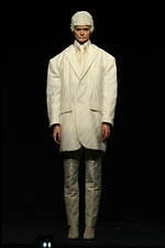 アンリアレイジ 2023年秋冬コレクション - 等しく異なる二つの世界を衣服に纏う｜写真1