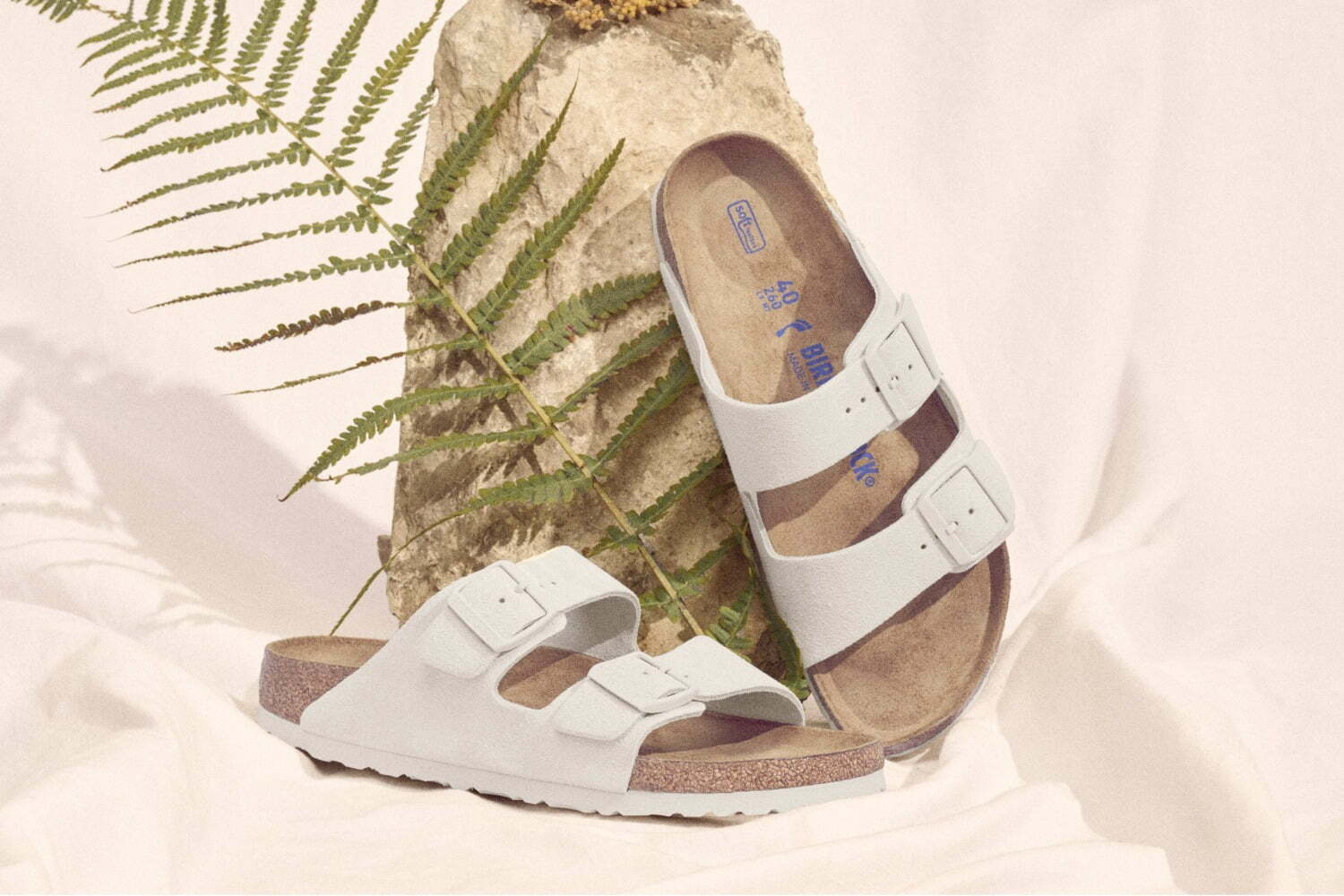 BIRKENSTOCK ホワイト スエード サンダル　根本メル 1024800_top.jpg