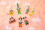 東京ディズニーリゾート40周年グッズ、カラフルなカチューシャ＆ぬいぐるみバッジなど｜写真93
