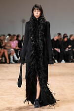 パコ ラバンヌ 2023-24年秋冬コレクション-夢のような白い空間への誘い-｜写真5