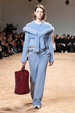 パコ ラバンヌ 2023-24年秋冬コレクション-夢のような白い空間への誘い-｜写真8