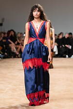 パコ ラバンヌ 2023-24年秋冬コレクション-夢のような白い空間への誘い-｜写真13