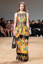 パコ ラバンヌ 2023-24年秋冬コレクション-夢のような白い空間への誘い-｜写真14