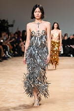 パコ ラバンヌ 2023-24年秋冬コレクション-夢のような白い空間への誘い-｜写真26