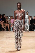 パコ ラバンヌ 2023-24年秋冬コレクション-夢のような白い空間への誘い-｜写真28