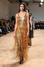 パコ ラバンヌ 2023-24年秋冬コレクション-夢のような白い空間への誘い-｜写真32