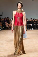 パコ ラバンヌ 2023-24年秋冬コレクション-夢のような白い空間への誘い-｜写真36