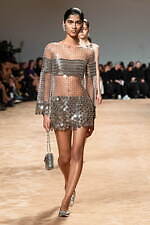 パコ ラバンヌ 2023-24年秋冬コレクション-夢のような白い空間への誘い-｜写真42