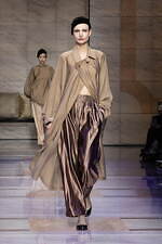 ジョルジオ アルマーニ 2023年秋冬ウィメンズコレクション - 対立する質感の交響｜写真1