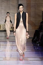 ジョルジオ アルマーニ 2023年秋冬ウィメンズコレクション - 対立する質感の交響｜写真4