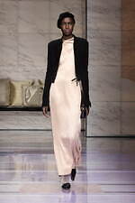 ジョルジオ アルマーニ 2023年秋冬ウィメンズコレクション - 対立する質感の交響｜写真6