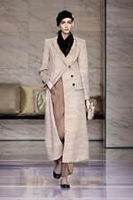 ジョルジオ アルマーニ 2023年秋冬ウィメンズコレクション - 対立する質感の交響｜写真17