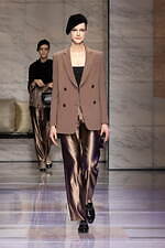 ジョルジオ アルマーニ 2023年秋冬ウィメンズコレクション - 対立する質感の交響｜写真19