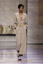 ジョルジオ アルマーニ 2023年秋冬ウィメンズコレクション - 対立する質感の交響｜写真24