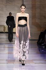 ジョルジオ アルマーニ 2023年秋冬ウィメンズコレクション - 対立する質感の交響｜写真38