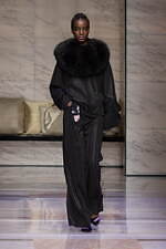 ジョルジオ アルマーニ 2023年秋冬ウィメンズコレクション - 対立する質感の交響｜写真39