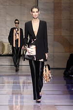 ジョルジオ アルマーニ 2023年秋冬ウィメンズコレクション - 対立する質感の交響｜写真42