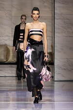 ジョルジオ アルマーニ 2023年秋冬ウィメンズコレクション - 対立する質感の交響｜写真44