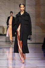 ジョルジオ アルマーニ 2023年秋冬ウィメンズコレクション - 対立する質感の交響｜写真47