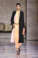 ジョルジオ アルマーニ 2023年秋冬ウィメンズコレクション - 対立する質感の交響｜写真48