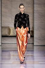 ジョルジオ アルマーニ 2023年秋冬ウィメンズコレクション - 対立する質感の交響｜写真50