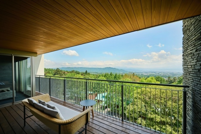 絶品料理｜「ペリエ ジュエ」×ひらまつホテルズの特別な宿泊プラン、傑作シャンパーニュ＆アネモネグラス付き