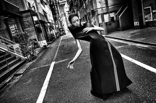 「Y-3 アトリエ」ヨウジヤマモト×アディダスの新コレクション誕生、スリーストライプスのドレスなど