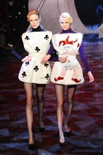 オランピア ル タン 2014-15年秋冬コレクション - セクシーでお茶目なガールズマジシャン｜写真49