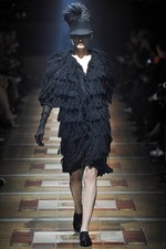 ランバン 2014-15年秋冬コレクション - リュクスな装いにトライバルの要素を織り交ぜて｜写真1