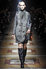 ランバン 2014-15年秋冬コレクション - リュクスな装いにトライバルの要素を織り交ぜて｜写真24