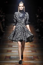 ランバン 2014-15年秋冬コレクション - リュクスな装いにトライバルの要素を織り交ぜて｜写真37