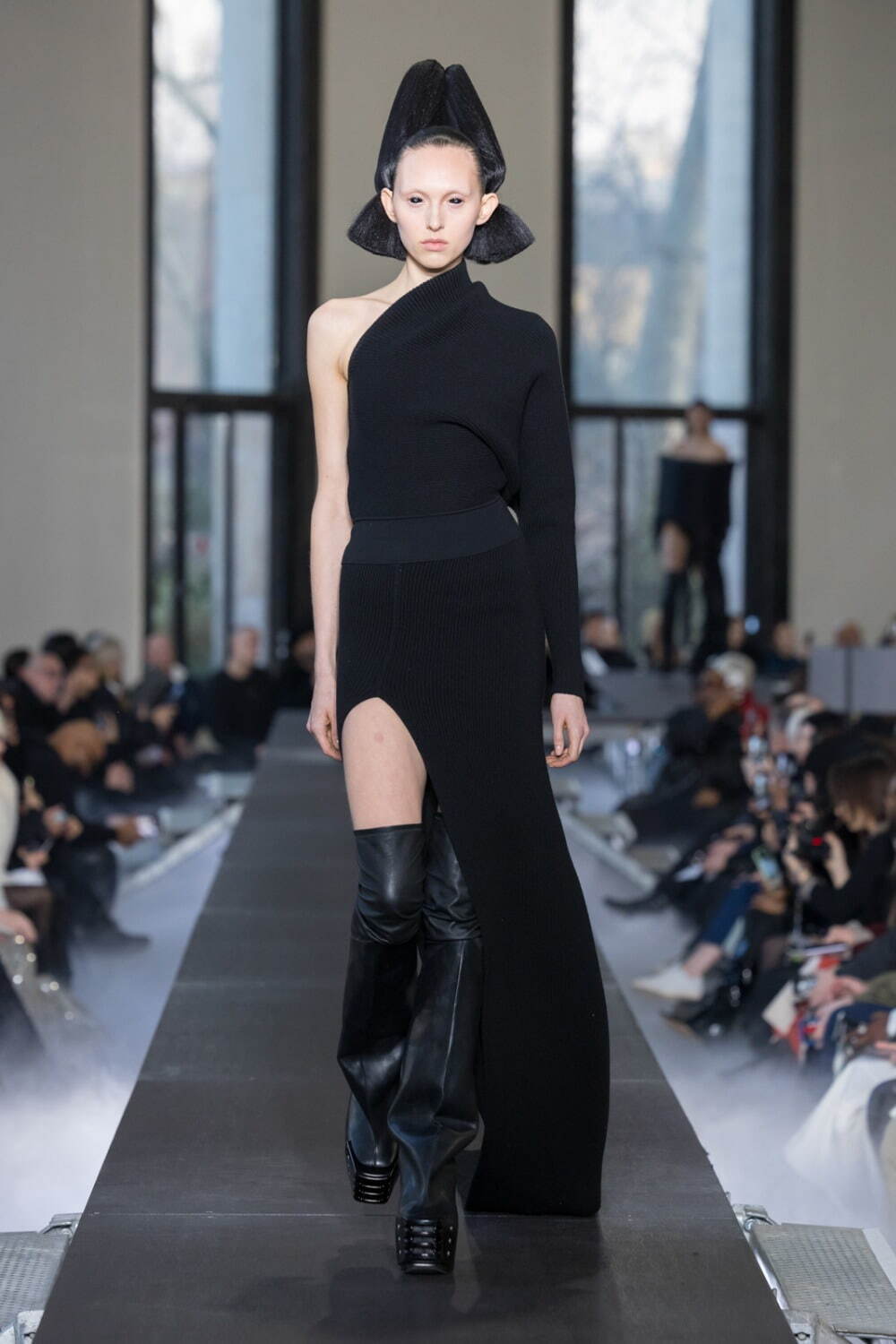 リック・オウエンス(Rick Owens) 2023-24年秋冬ウィメンズコレクション