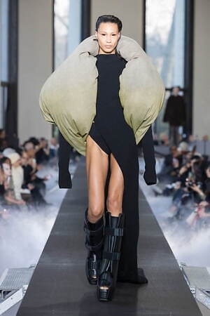 リック・オウエンス(Rick Owens) 2023-24年秋冬ウィメンズコレクション  - 写真4