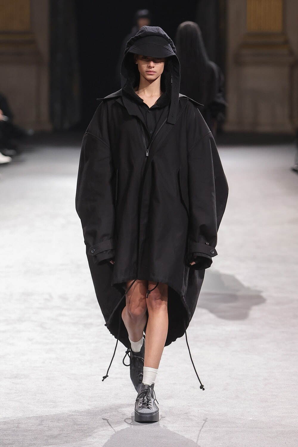 ヨウジヤマモト(Yohji Yamamoto) 2023-24年秋冬ウィメンズコレクション  - 写真7