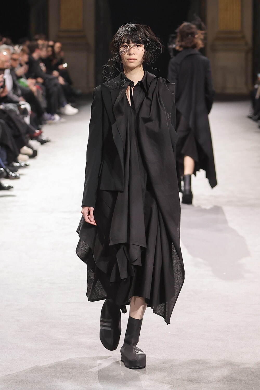 ヨウジヤマモト(Yohji Yamamoto) 2023-24年秋冬ウィメンズコレクション  - 写真14
