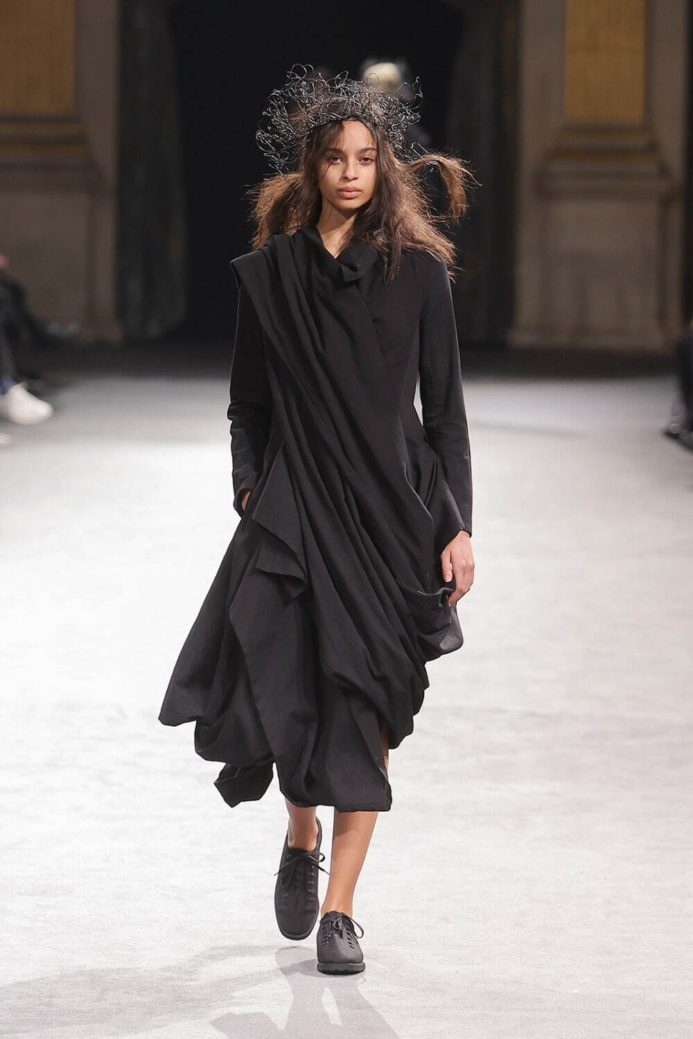 ヨウジヤマモト(Yohji Yamamoto) 2023-24年秋冬ウィメンズコレクション  - 写真18