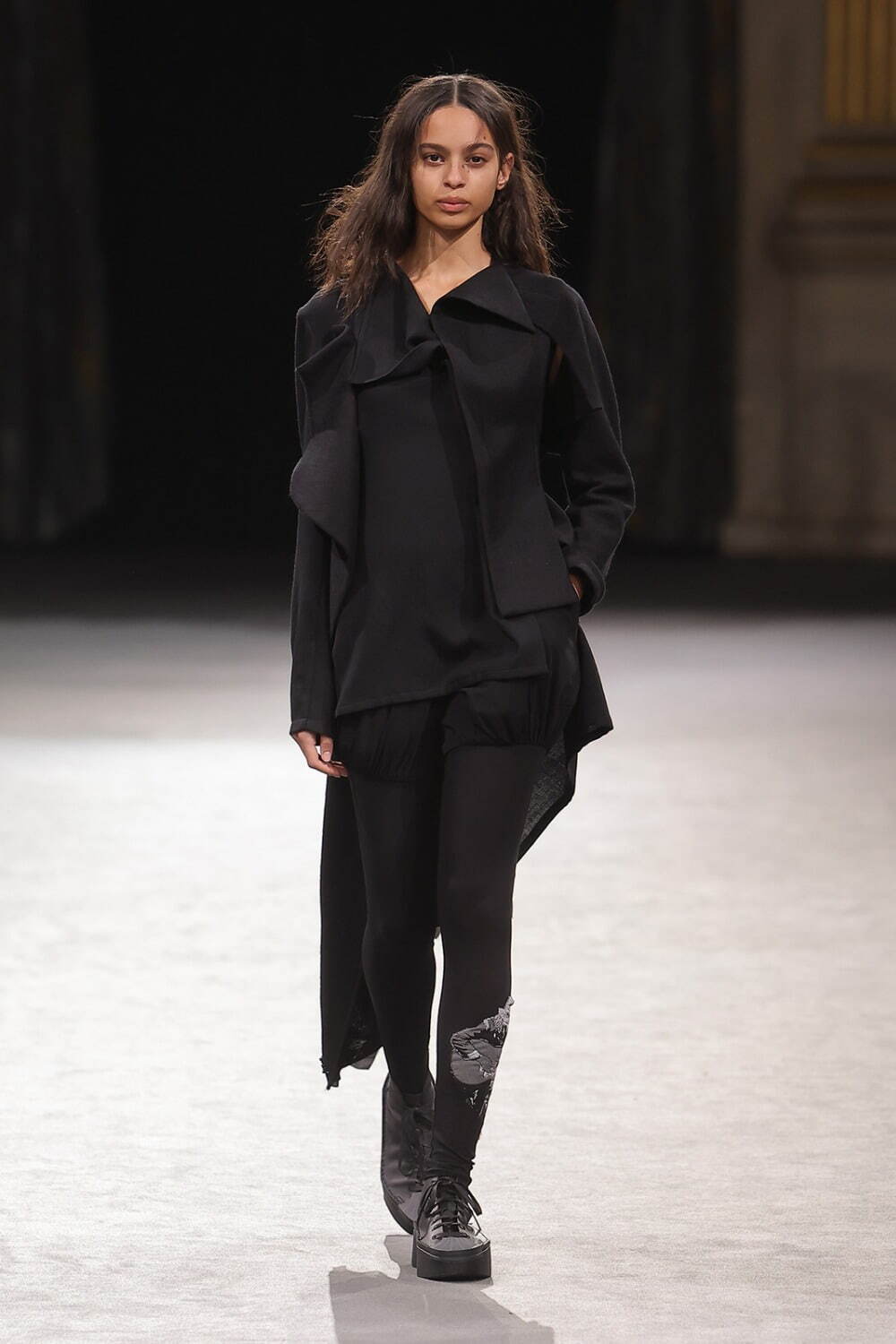 ヨウジヤマモト(Yohji Yamamoto) 2023-24年秋冬ウィメンズコレクション  - 写真38