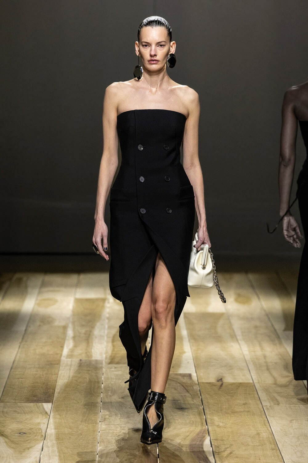 アレキサンダー・マックイーン(Alexander McQueen) 2023-24年秋冬