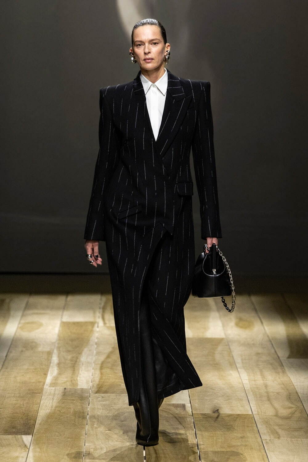 アレキサンダー・マックイーン(Alexander McQueen) 2023-24年秋冬
