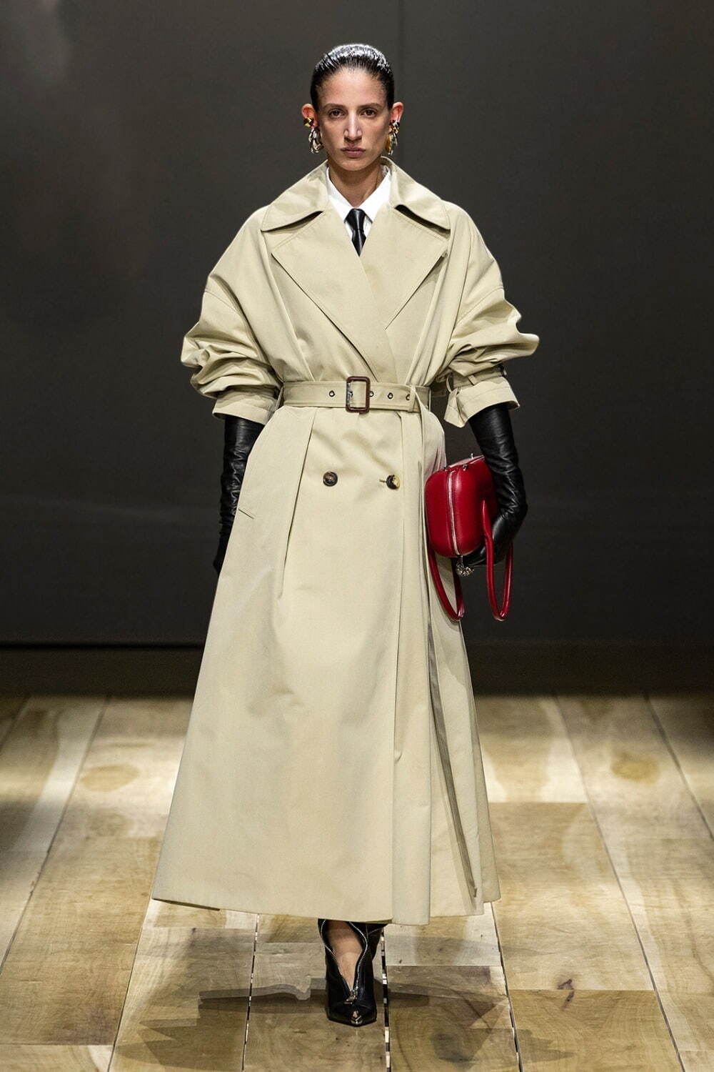 アレキサンダー・マックイーン(Alexander McQueen) 2023-24年秋冬